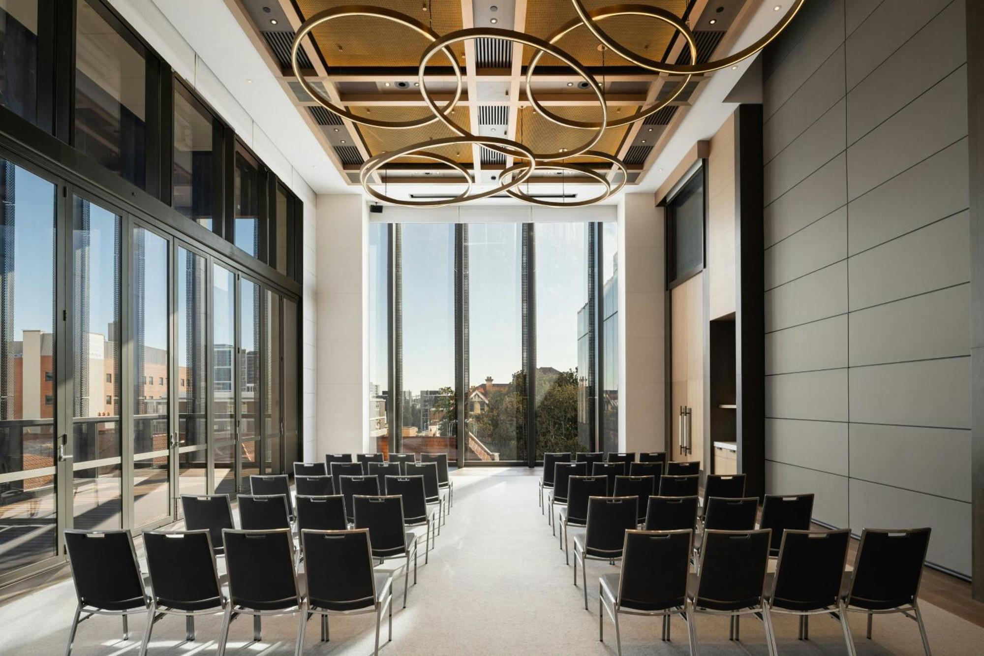 더 웨스틴 퍼스 외부 사진 The 30th floor of the building is a private club for residents.